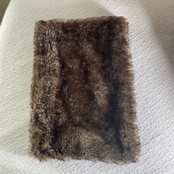 Faux fur brown infinity scarf OS - Picture 5 of 8